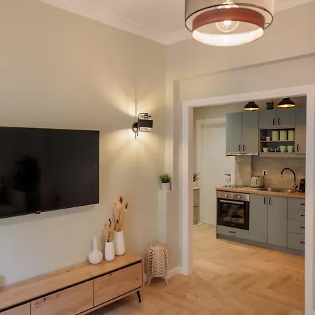 Apartment Chic 2br With Vintage Charm *