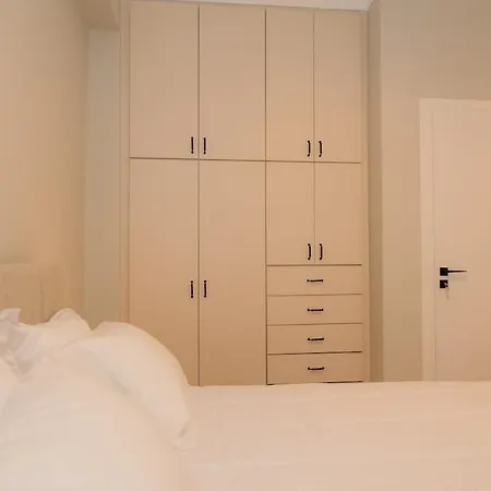 Chic 2br With Vintage Charm Athens