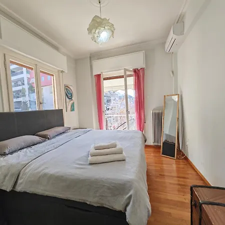 Homestay Kato Patisia In A Shared Athens