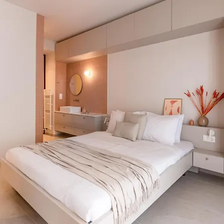 Apartment Culture Retreat Near Archaeological Museum By Upstreet