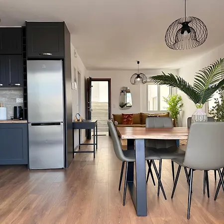 Th0 Futuristic Luxury Two Bedrooms With High-tech Amenities Athens
