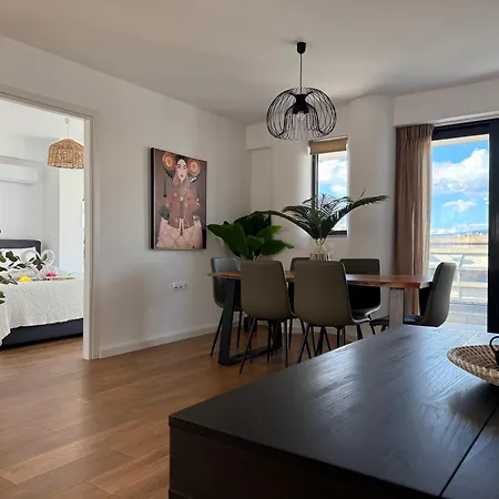 Apartment Th0 Futuristic Luxury Two Bedrooms With High-tech Amenities *