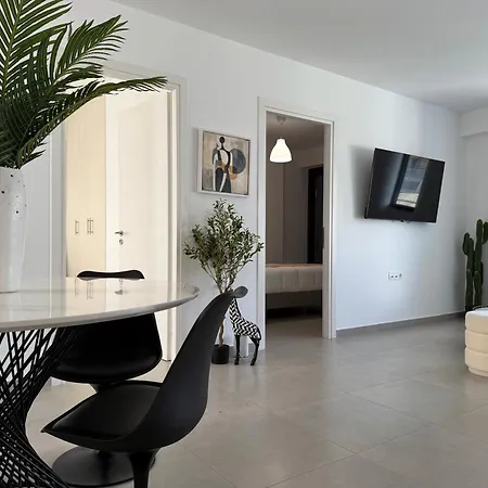 Apartment Th0 Futuristic Luxury Two Bedrooms With High-tech Amenities *