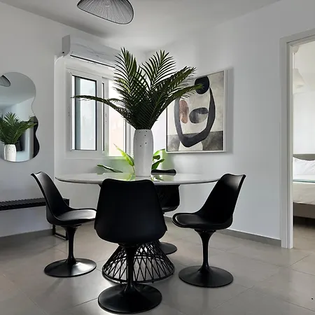 Th0 Futuristic Luxury Two Bedrooms With High-tech Amenities
