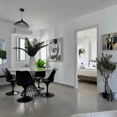 Th0 Futuristic Luxury Two Bedrooms With High-tech Amenities *