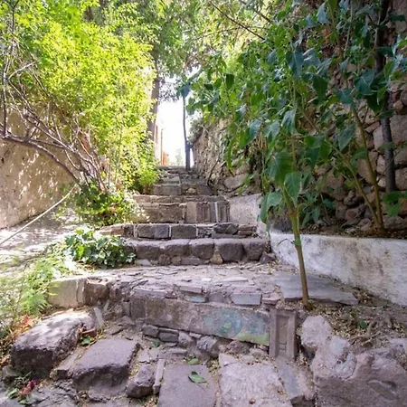 Anafiotika Fos Cycladic Home! *