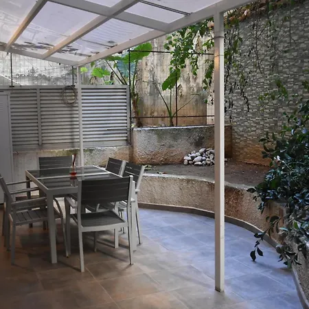 Peaceful Retreat In Kolonaki Athens