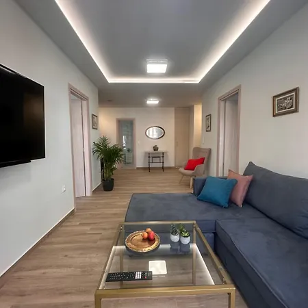 A Lux, Center, Syntagma! Work Or Play Athens