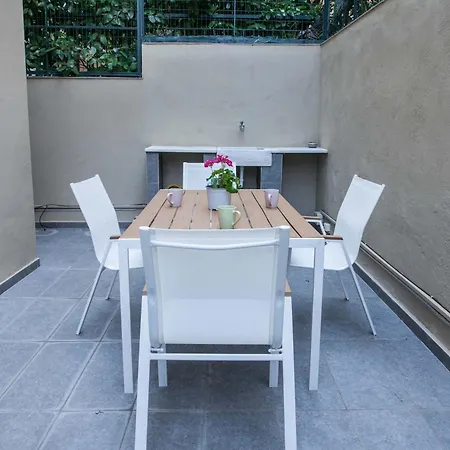 Apartment Peaceful With Quiet Private Yard In Kallithea *