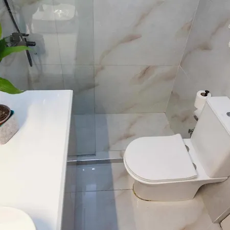 Peaceful With Quiet Private Yard In Kallithea Apartment *