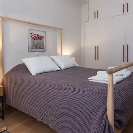 Apartment Peaceful With Quiet Private Yard In Kallithea *