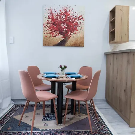 Peaceful With Quiet Private Yard In Kallithea *