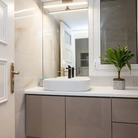 Apartment Peaceful With Quiet Private Yard In Kallithea