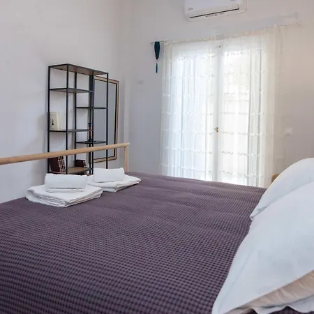Apartment Peaceful With Quiet Private Yard In Kallithea *