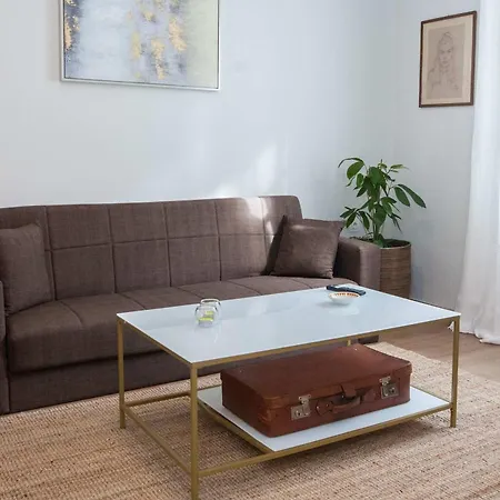Peaceful With Quiet Private Yard In Kallithea Apartment Athens