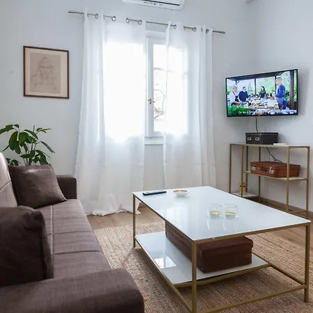 Apartment Peaceful With Quiet Private Yard In Kallithea Athens