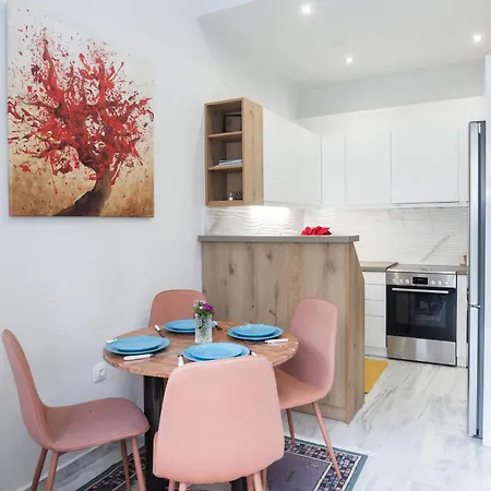 Apartment Peaceful With Quiet Private Yard In Kallithea