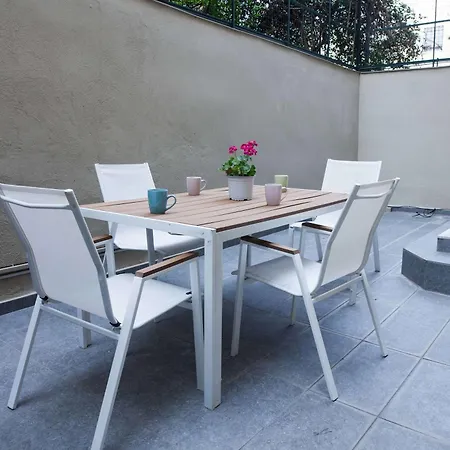 Peaceful With Quiet Private Yard In Kallithea Apartment *