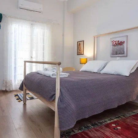 Apartment Peaceful With Quiet Private Yard In Kallithea *