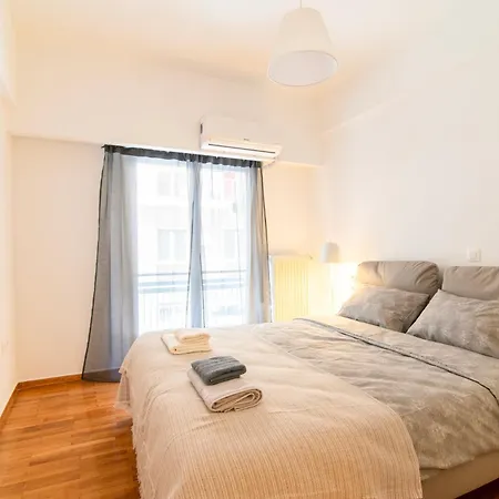 Modern 2-bedroom Next To Caravel Apartment Athens