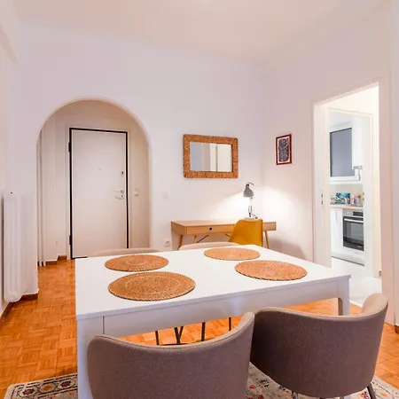 Apartment Modern 2-bedroom Next To Caravel Athens