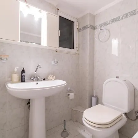 Cozy - Central, 3 Mins From Metro Apartment