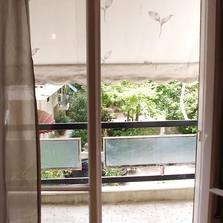 Cozy - Central, 3 Mins From Metro Apartment *