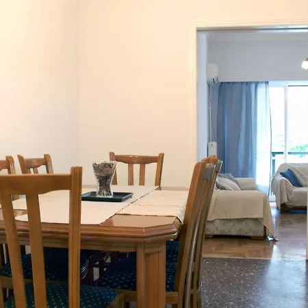 Apartment Cozy - Central, 3 Mins From Metro