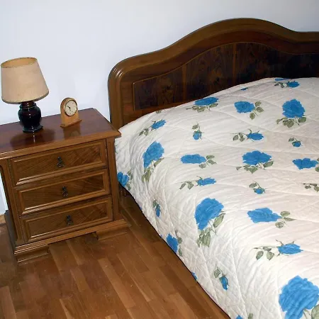 Apartment Cozy - Central, 3 Mins From Metro *