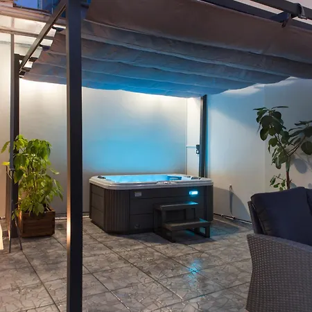 Neoclassical With Jacuzzi Near Acropolis-living Stone Aragonit
