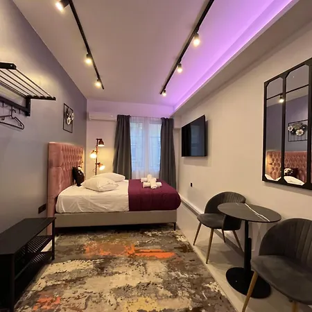 Aphrodite Klathmonos Apartment