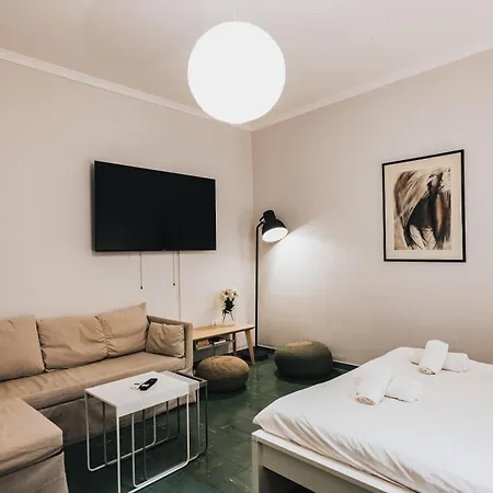 Athenian Klathmonos Apartment