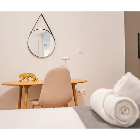 O&o Group - Eclectic Chic Thissio Apartment