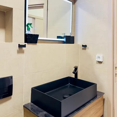 Modern Designer & Stylish Comfort Goudi Apartment *