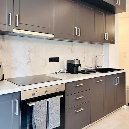 Modern Designer & Stylish Comfort Goudi Apartment *