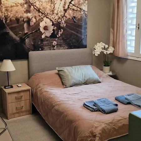 A Cozy Affordable Place At Voula Apartment *