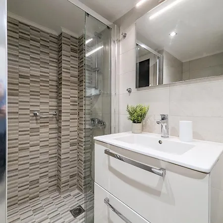 Modern&stylish 1bd Next Metro And Acropolis Athen
