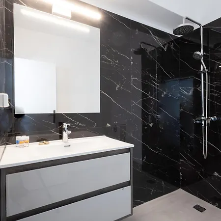 Spacious Urban Retreat 2-bedroom Haven For 8 Apartment Athens