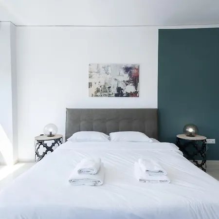 Apartment Spacious Urban Retreat 2-bedroom Haven For 8 Athens