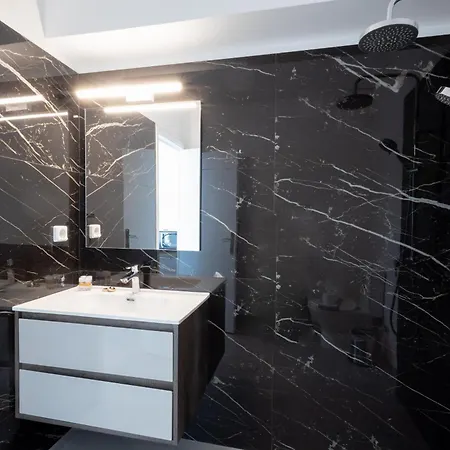 Spacious Urban Retreat 2-bedroom Haven For 8 Apartment *