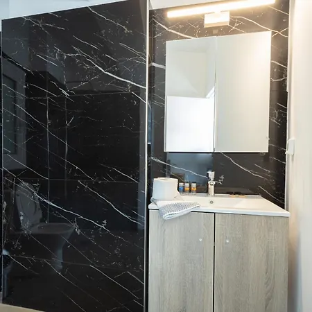 Apartment Spacious Urban Retreat 2-bedroom Haven For 8