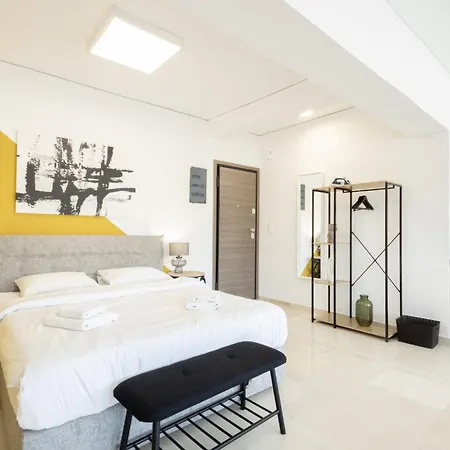 Apartment Spacious Urban Retreat 2-bedroom Haven For 8 *