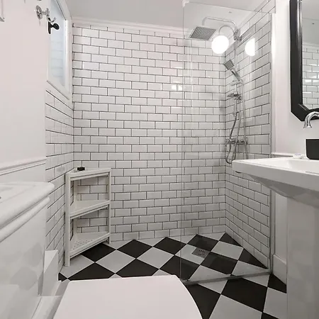 Chessboard Styled 2bd Next To Acropolis&metro