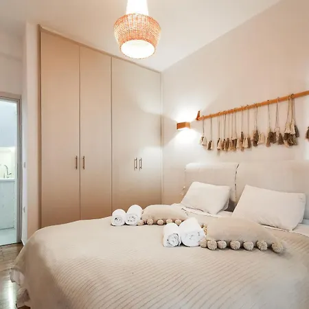 Stunning Next To Acropolis And Metro Athens