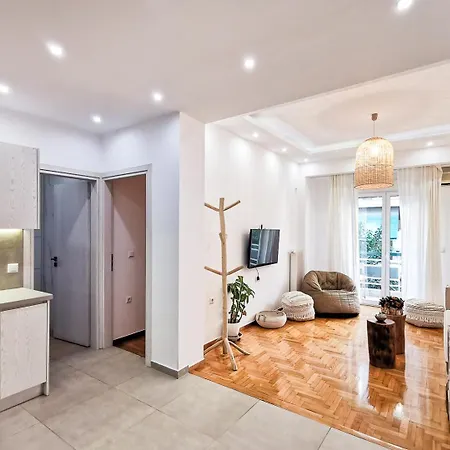 Stunning Next To Acropolis And Metro Apartment *