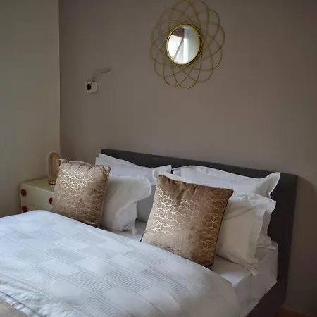 4-bedroom For Large Groups And Families Apartment Athens