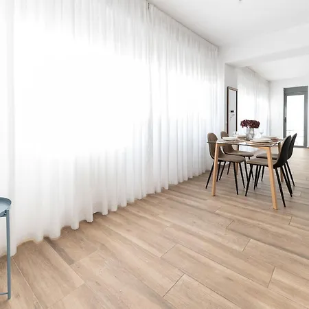 Stylish Spacious In Palaio Faliro Athens