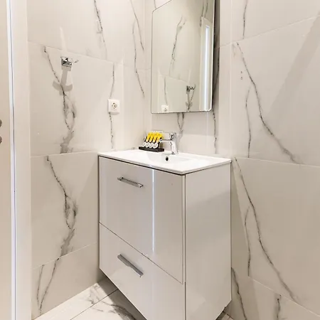 Stylish Spacious In Palaio Faliro