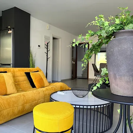 Apartment Th0 Futuristic Luxury Two Bedrooms With High-tech Amenities *