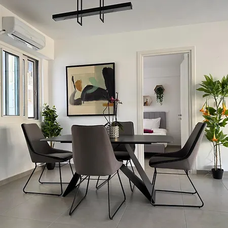 Th0 Futuristic Luxury Two Bedrooms With High-tech Amenities Apartment *